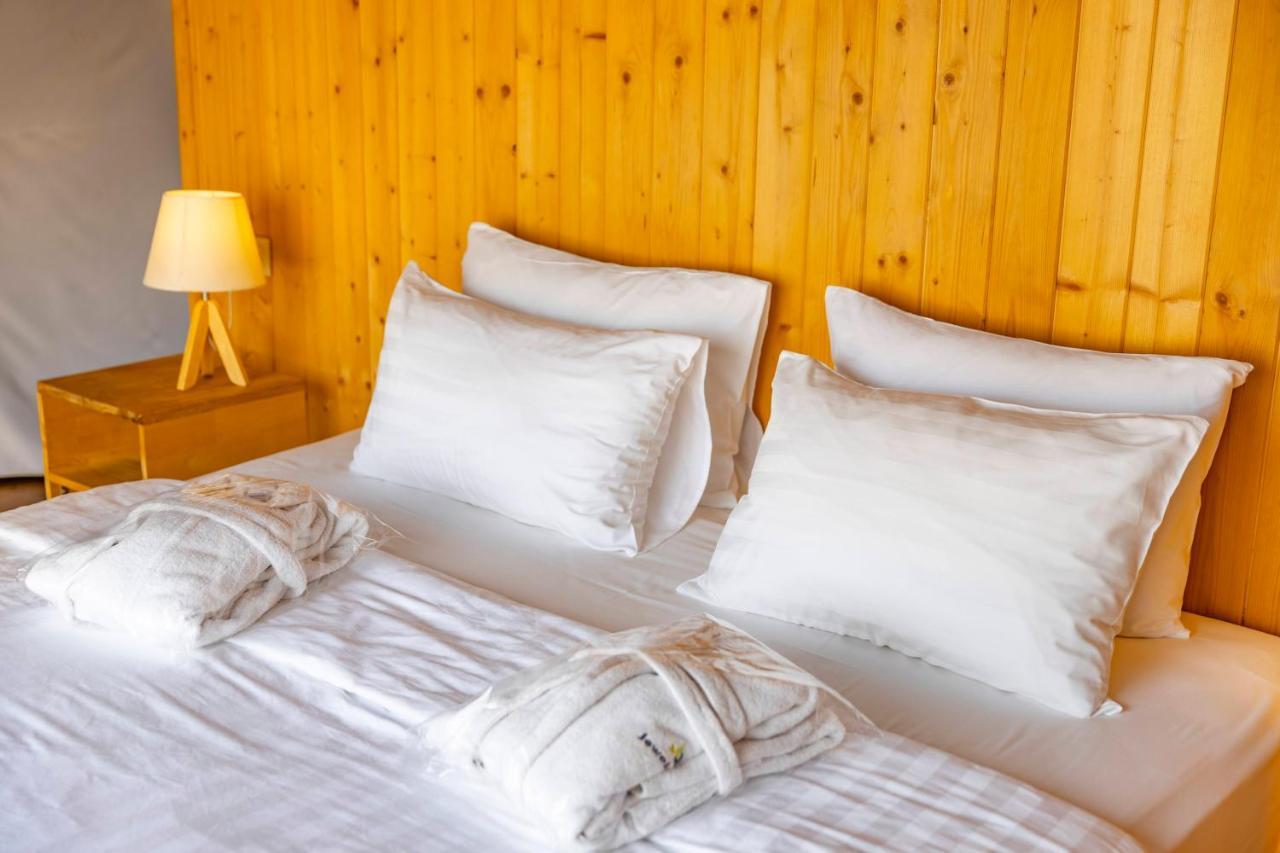 Jewelberry Glamping Hotel Tbilisi Mtsʼkhetʼa Buitenkant foto